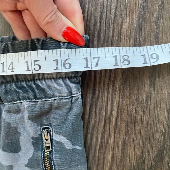 ARITZIA TNA Camo Grey Mix Joggers - Picture 7 of 11